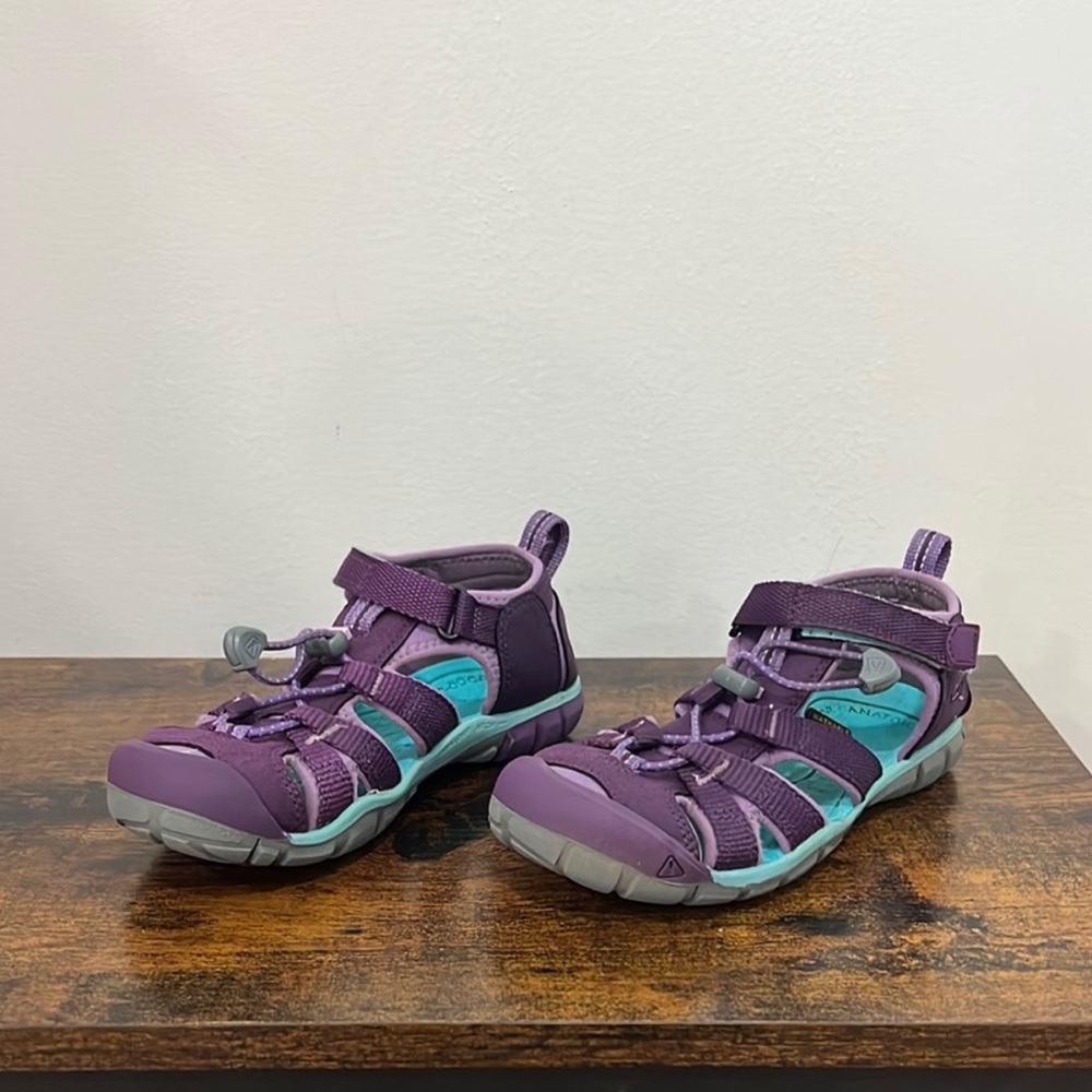 LIKE NEW Keen Purple and Teal Kids Adventure Sandals